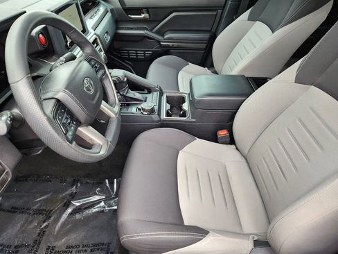 Used 2025 Toyota Tacoma TRD Sport AWD/4WD image 4