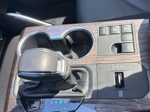 Certified 2025 Toyota Highlander Platinum AWD/4WD image 17