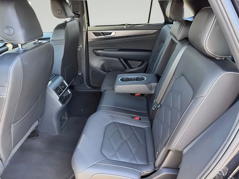 Used 2025 Volkswagen Atlas Cross Sport SE FWD image 28
