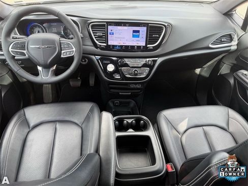 Certified 2025 Chrysler Pacifica Select image 28