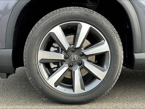 New 2025 Honda Pilot Touring image 14