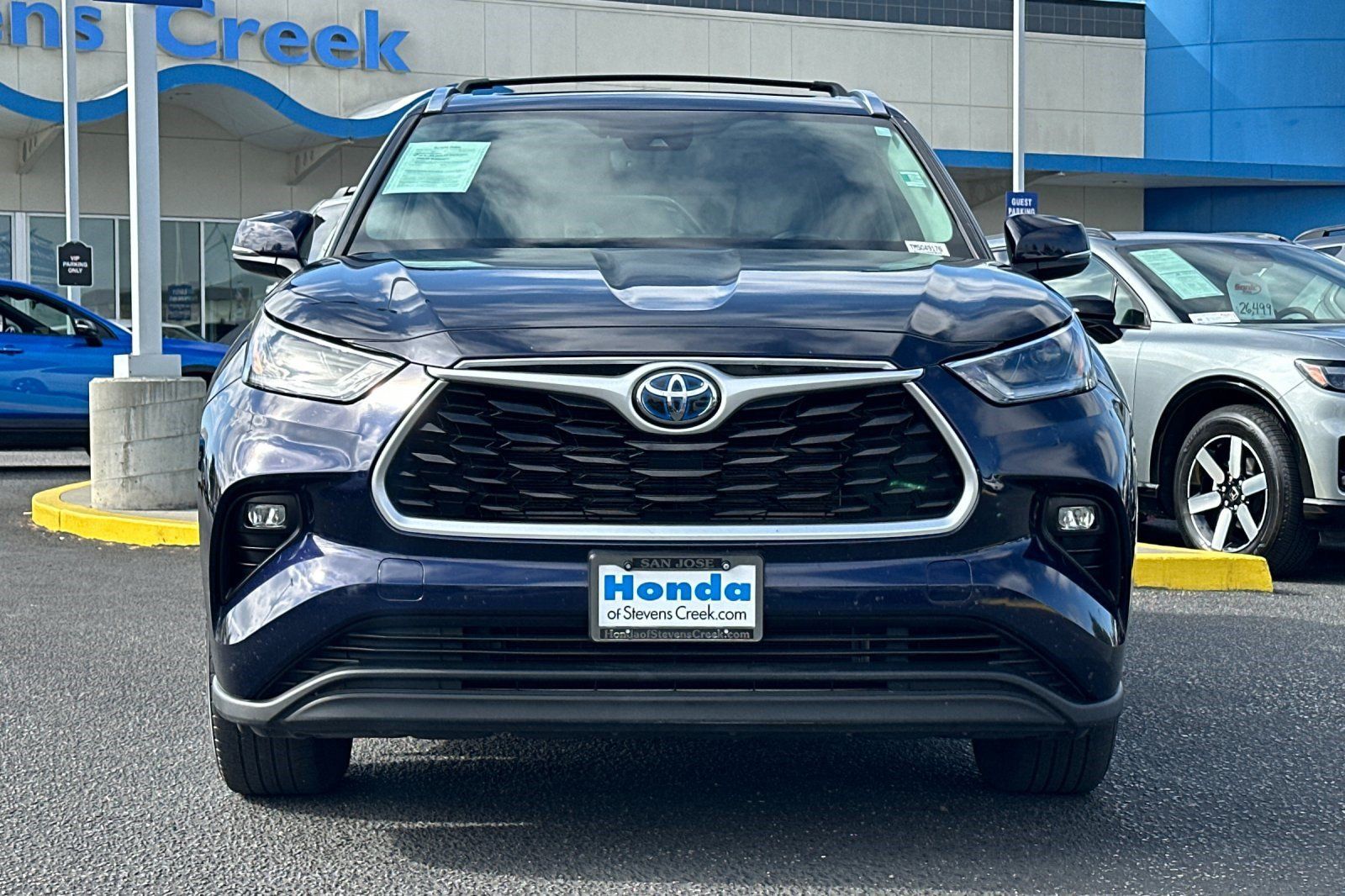 Used 2021 Toyota Highlander XLE AWD/4WD image 5