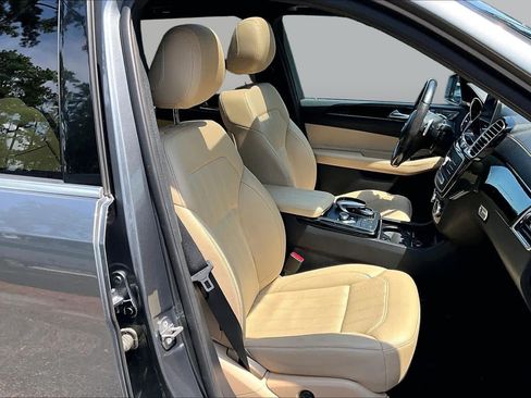 Used 2019 Mercedes-Benz GLS 450 4MATIC image 9