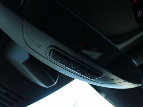 Used 2025 Volvo XC40 B5 Plus image 29