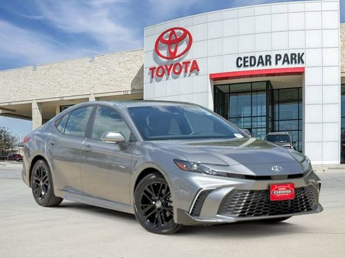 Used 2026 Toyota Camry SE FWD image 1