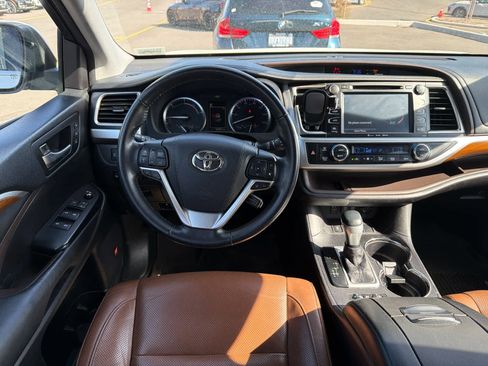 Used 2018 Toyota Highlander Limited AWD/4WD image 5