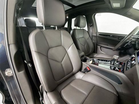 Certified 2023 Porsche Macan S AWD/4WD image 28