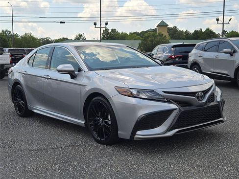 Used 2024 Toyota Camry XSE FWD image 4