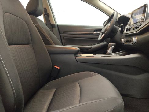 Used 2025 Nissan Altima 2.5 SV FWD image 21