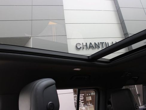 Used 2024 Land Rover Defender 130 X-Dynamic SE AWD/4WD image 11