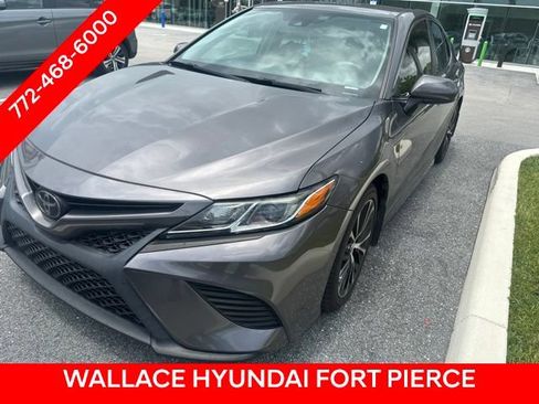 Used 2019 Toyota Camry SE FWD image 1