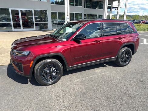 New 2026 Jeep Grand Cherokee Altitude AWD/4WD image 3