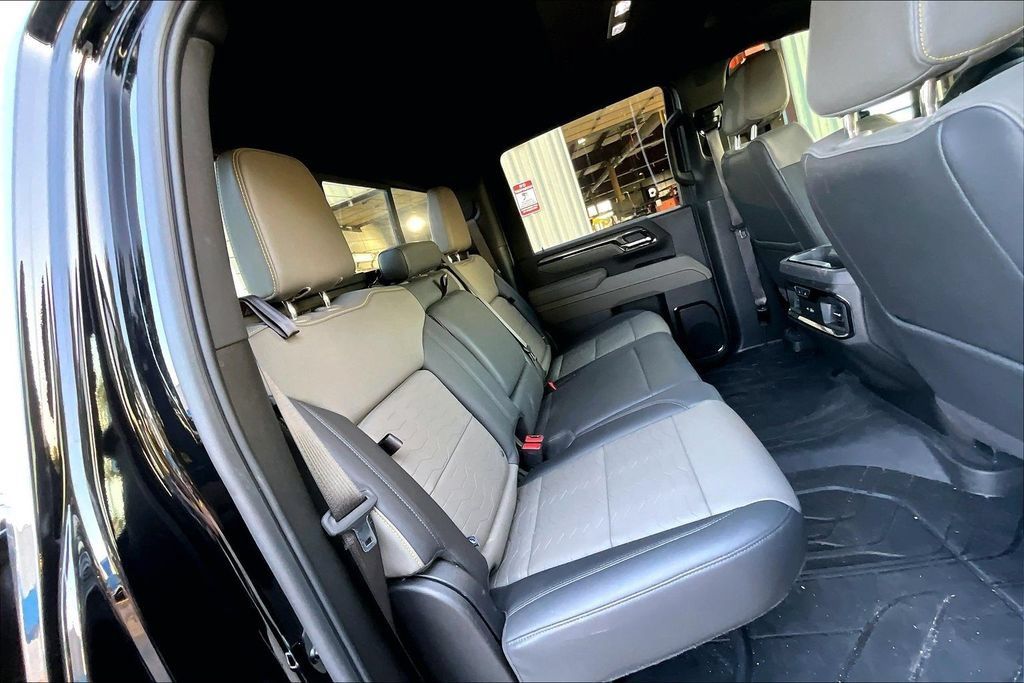 Used 2025 Chevrolet Silverado 2500 ZR2 w/ Technology Package AWD/4WD image 27
