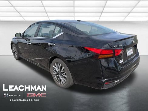 Used 2025 Nissan Altima 2.5 SV image 5