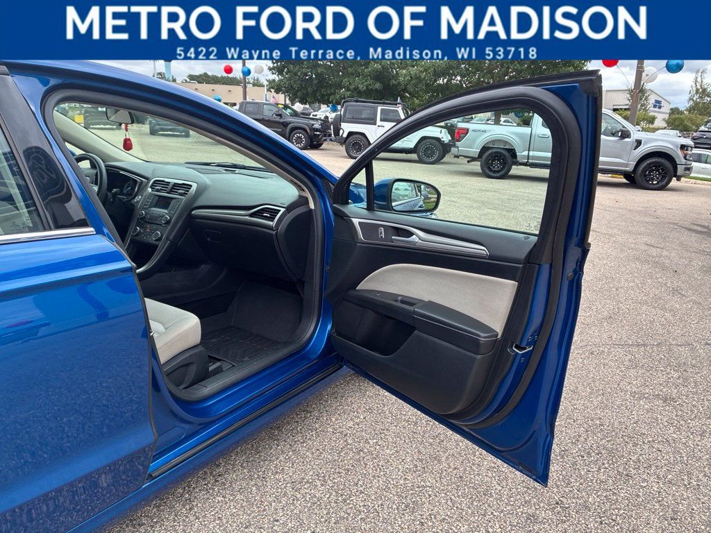 Used 2018 Ford Fusion S FWD image 39
