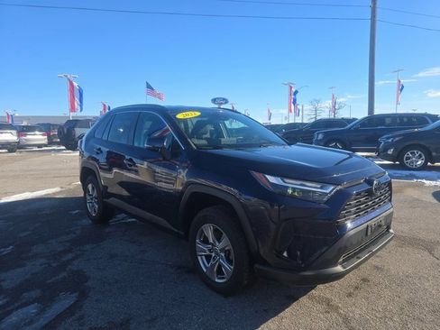 Used 2022 Toyota RAV4 XLE image 3
