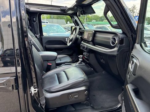 Used 2024 Jeep Wrangler Unlimited Sahara w/ Technology Group AWD/4WD image 9