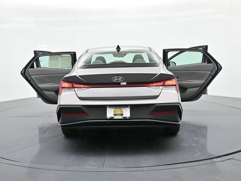 Used 2024 Hyundai Elantra SEL image 28