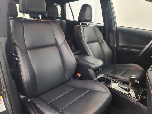 Used 2017 Toyota RAV4 SE image 16