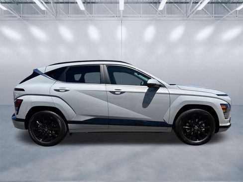 Used 2025 Hyundai Kona Limited FWD image 3