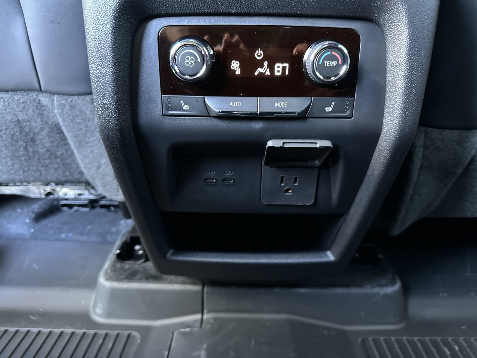 New 2027 Chevrolet Traverse RS w/ LPO, Floor Liner Package FWD image 35