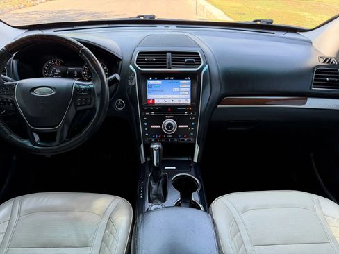 Used 2017 Ford Explorer Platinum AWD/4WD image 9