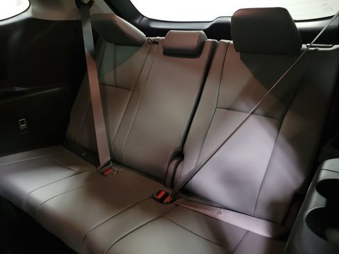 Used 2023 Toyota Highlander XLE AWD/4WD image 28