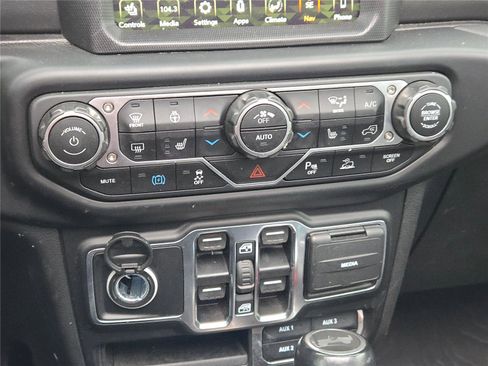 Used 2022 Jeep Wrangler Unlimited Sahara w/ Cold Weather Group image 27