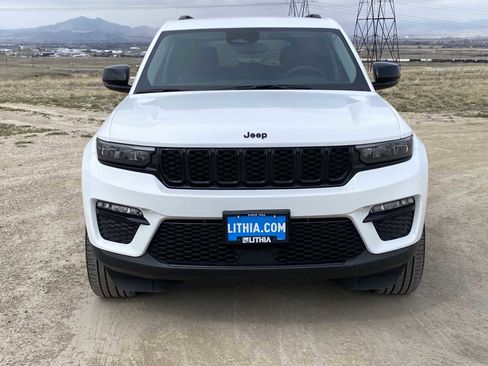 Used 2023 Jeep Grand Cherokee Limited w/ Black Appearance Package image 10