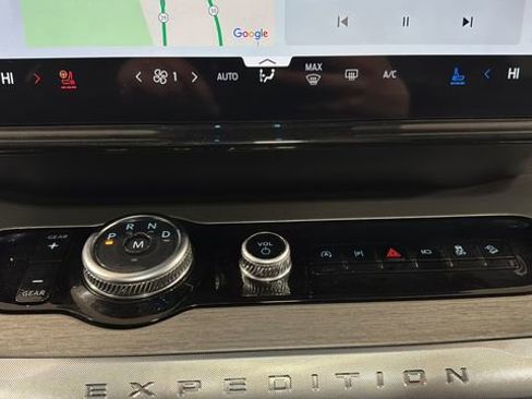 Used 2025 Ford Expedition Platinum image 15