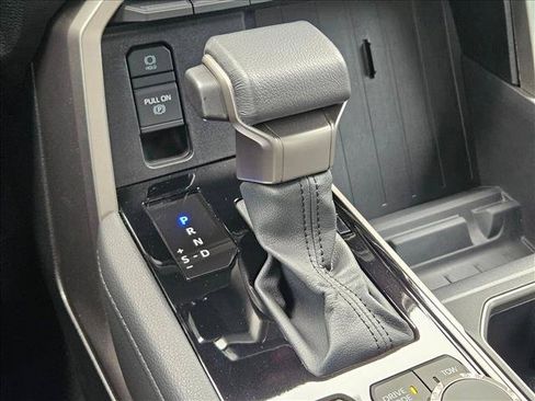 Used 2025 Toyota Tundra Limited AWD/4WD image 13
