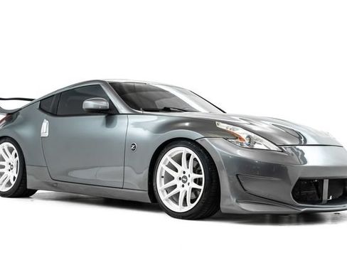 Used 2016 Nissan 370Z Coupe RWD image 5
