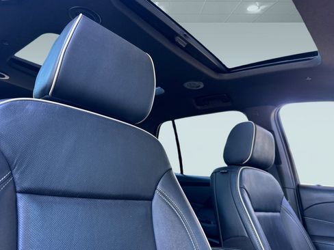 Used 2023 Chevrolet Traverse Premier w/ Redline Edition image 15