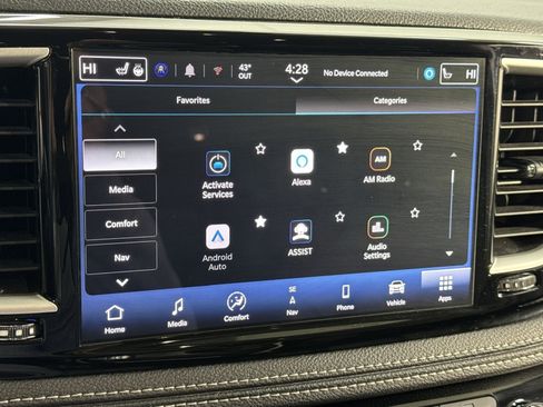 Used 2024 Chrysler Pacifica Select image 22