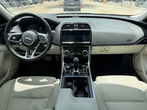 Used 2020 Jaguar XE S RWD image 27
