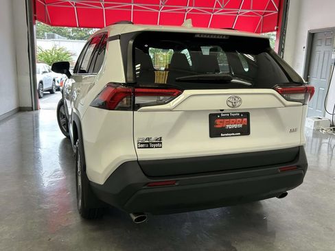 Used 2024 Toyota RAV4 XLE FWD image 5