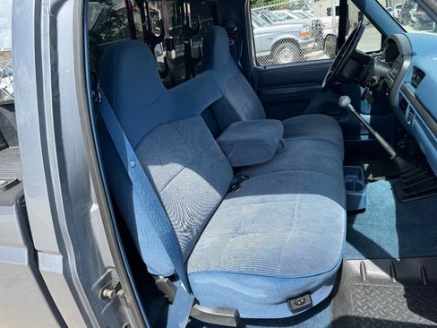 Used 1995 Ford F150 4x4 Regular Cab image 14