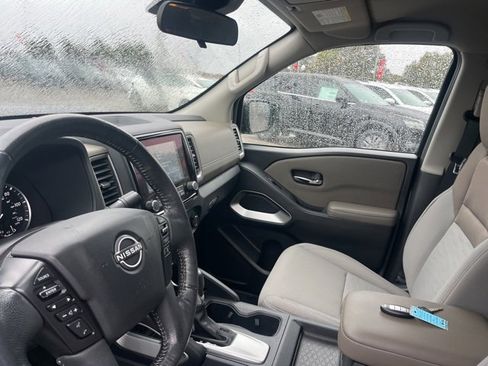 Used 2022 Nissan Frontier SV image 10