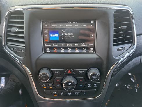 Used 2021 Jeep Grand Cherokee Freedom Edition AWD/4WD image 25