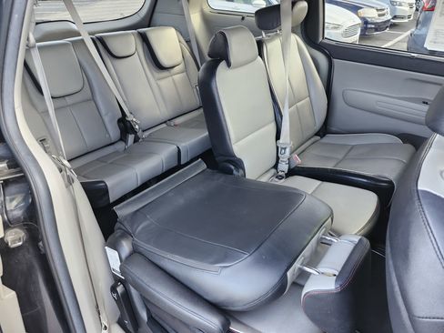 Used 2019 Kia Sedona EX image 19