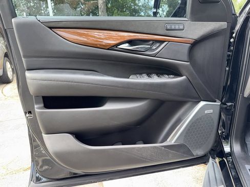 Used 2020 Cadillac Escalade 2WD image 19
