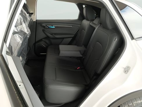New 2025 VinFast VF 8 Eco AWD/4WD image 16