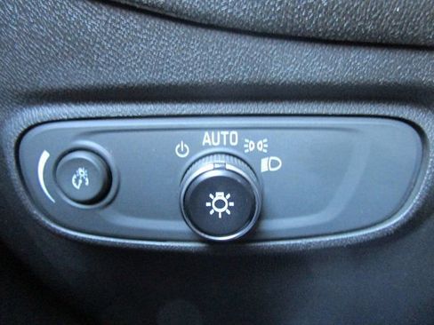 Used 2022 Chevrolet Equinox RS image 12