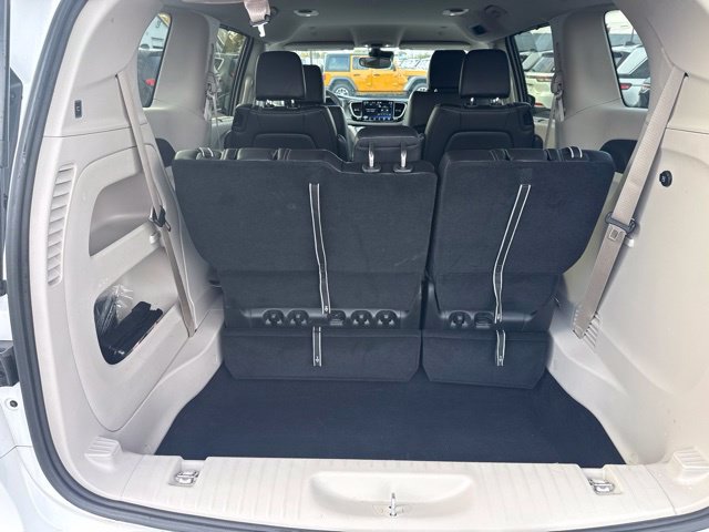 Certified 2024 Chrysler Pacifica Touring-L FWD image 21