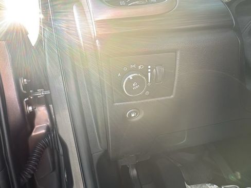 Used 2019 Jeep Grand Cherokee Altitude AWD/4WD image 13