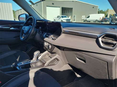 Used 2024 Chevrolet TrailBlazer LT w/ LT Cold Weather Package image 33