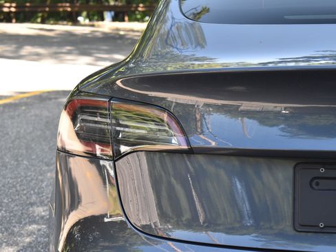 Used 2022 Tesla Model 3 Standard Range image 17