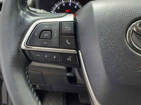 Used 2021 Toyota Highlander LE FWD image 29
