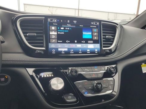 New 2026 Chrysler Pacifica Select image 22