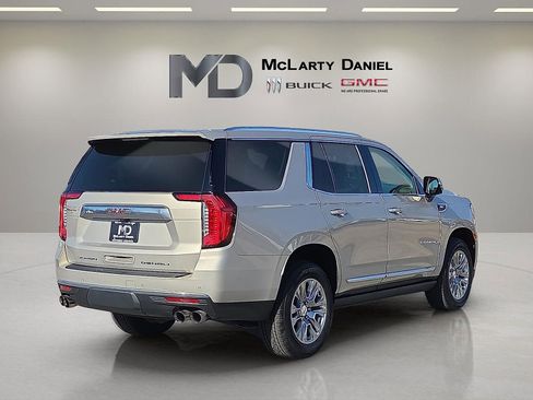 Used 2021 GMC Yukon Denali w/ Advanced Technology Package image 5